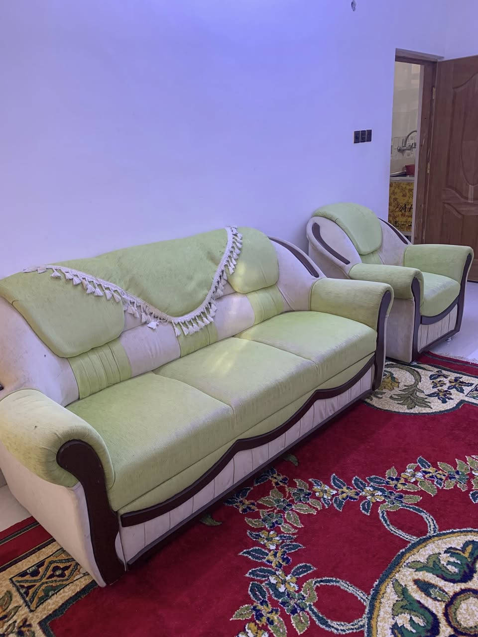 تخم تركي اصلي للبيع مستعمل 8 مقاعد السعر 200 الف الاتصال على *********** واتساب
