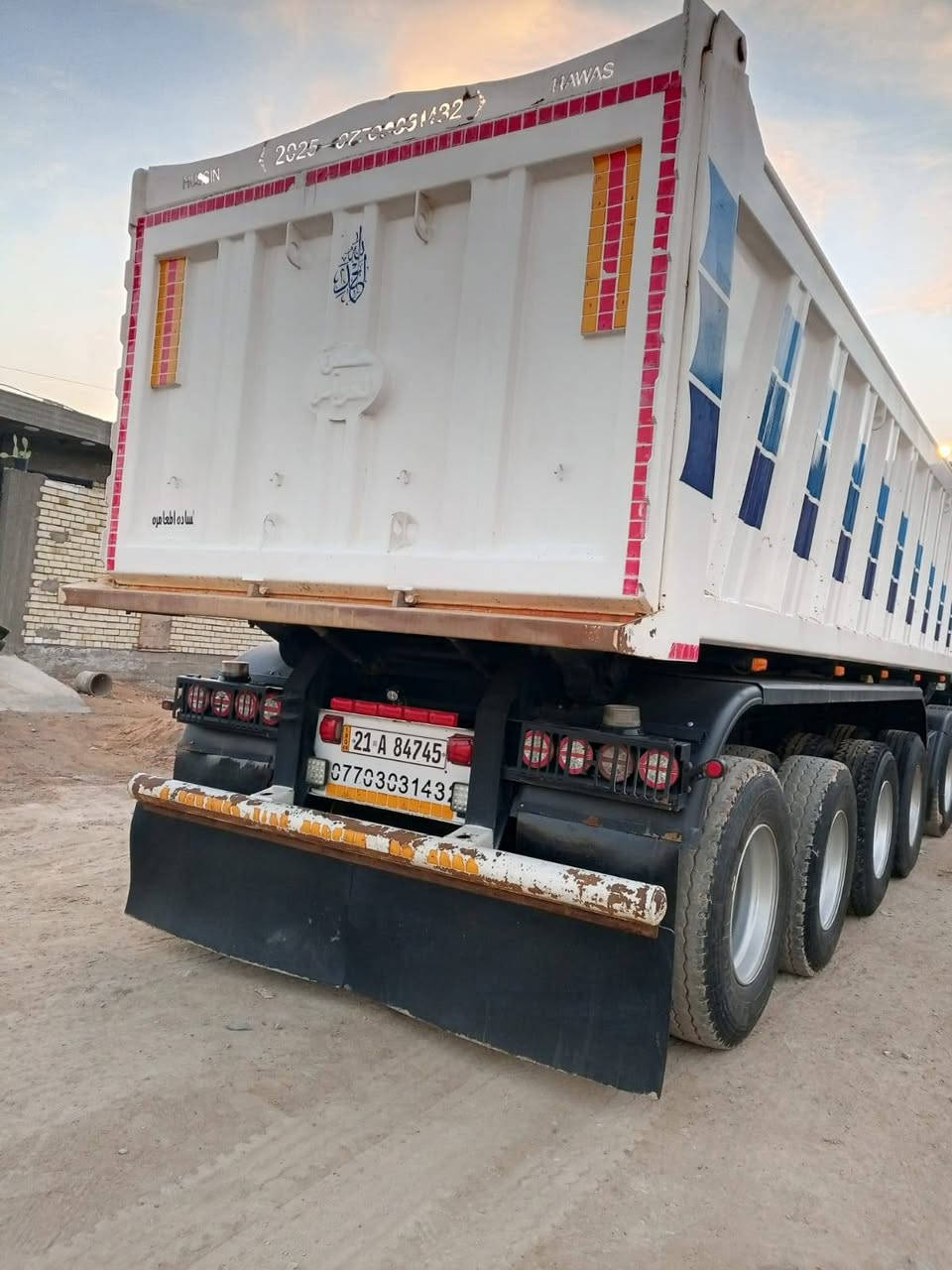 للبيع⛔⛔⛔
موديل ٢٠٠٤
حجم مكينه  ٤١٠
كير اوتماتيك
عربانه حسين حواس ٢٠٢٥  ذرعته  ٢٩ متر 
تخم تاير راس وعربانه
سنويا جديده
ارجو الاستفسار اتصل على ارقم 
***********
***********
