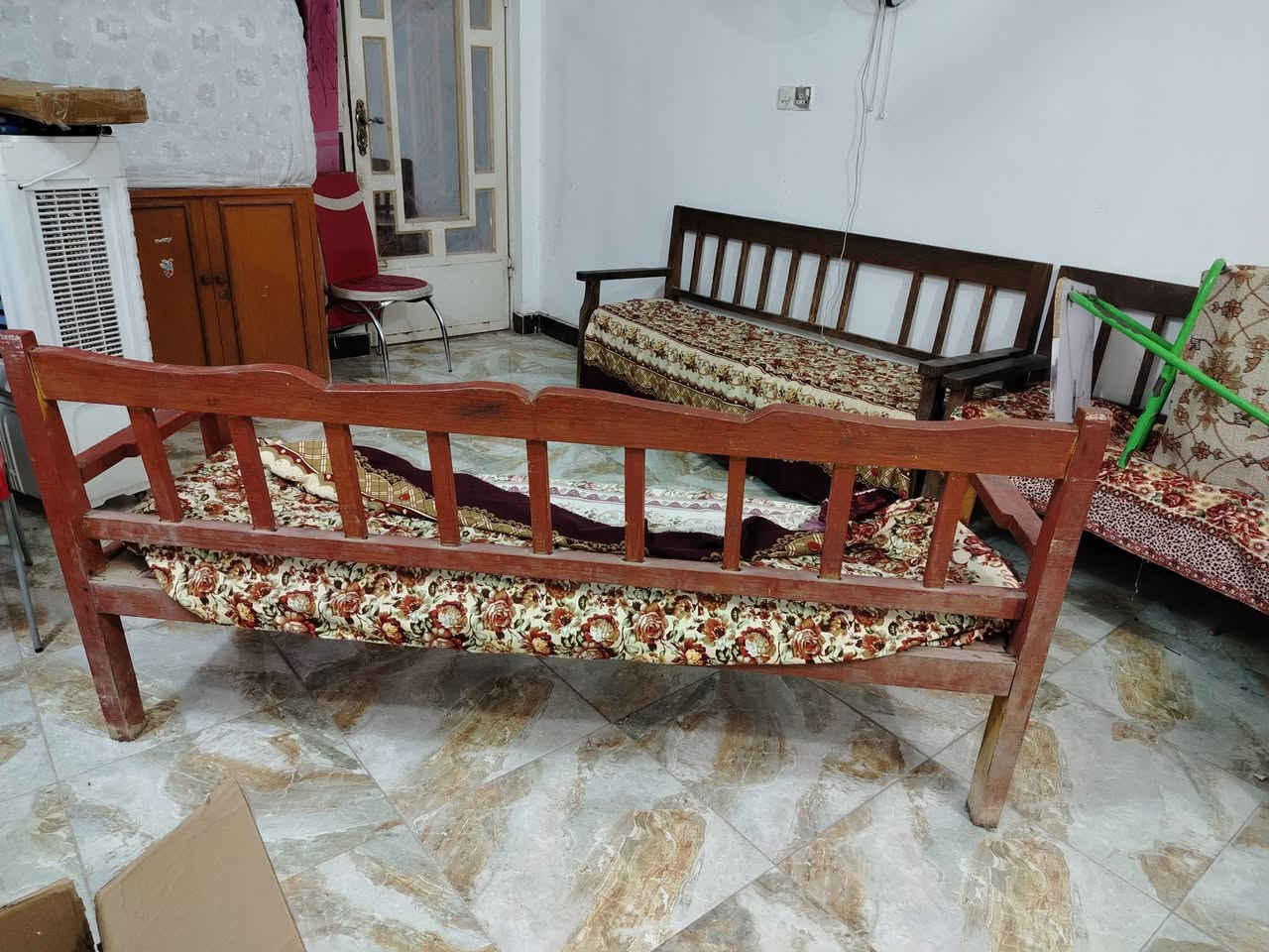 السلام عليكم ورحمة لله وبركاته
قنفات نظيفات عدد 5  كلهن ب75 الف وبيها مجال 

مكانهن بالكوت الشراي يتصل عالى هذا الرقم 

       ***********
