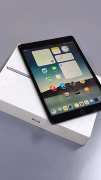 ايباد 9 سعره 100الف قفل قفل تطب تعامل تنحظر مفطوره شاشته وزر البور عطل...