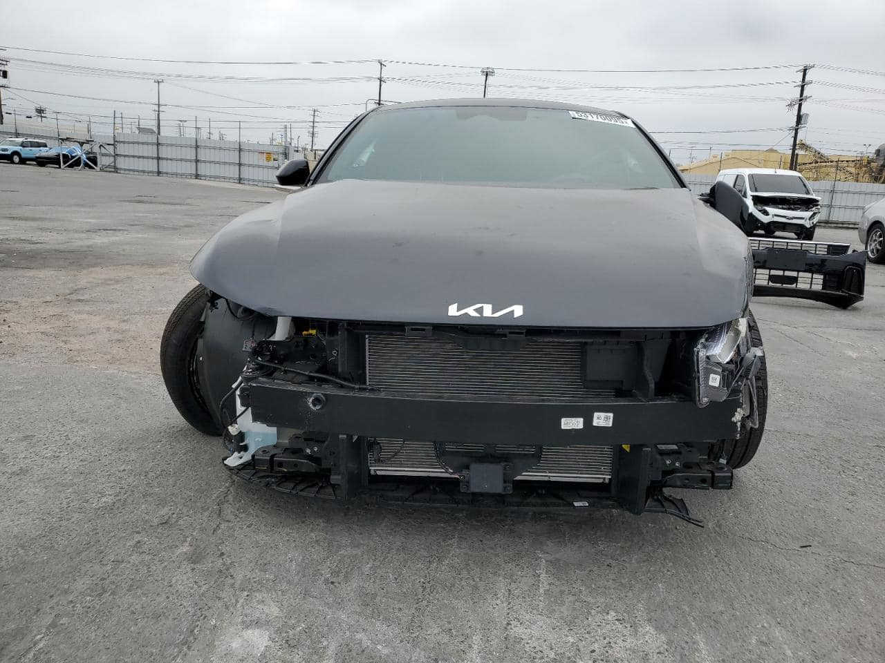 ‏سلام عليكم للبيع كي4 موديل 25 سيارة جي لاين من عدى الفتحة حاليا بالإمارات للب البصرة سعر135 كامل تستلم***********
