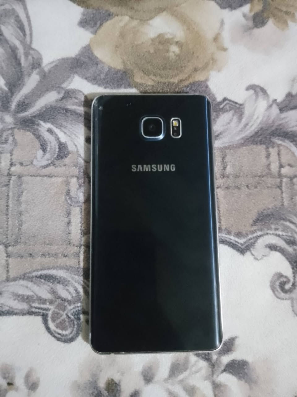 جهاز سامسونج نوت ٥ يرادلو شاشا وباتري السعر ٣٠وبي مجال تواصل عل رقم ***********
