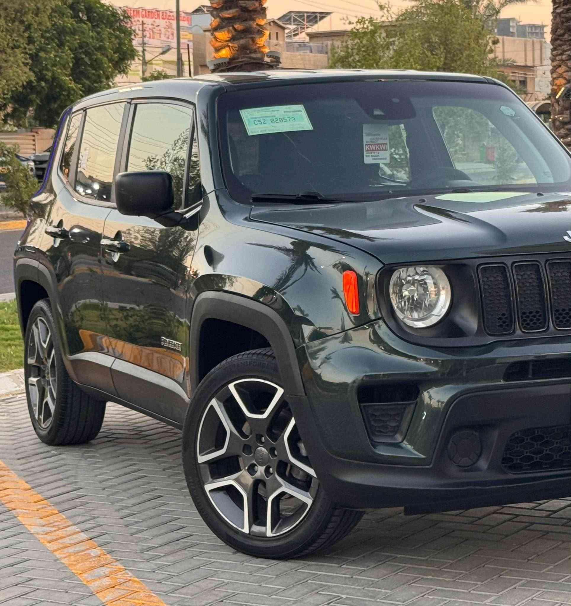 السلام عليكم 
                                  🇺🇸  Jeep Renegade 2021 🇺🇸
       جيب رانيگيت 2021 امريكي 
رقم اربيل بأسم شركه تحويل او وكاله مجاني 
       سنوية ورقم جديد تحويل مباشر ✅
حادث موضح بالصور صبغ صفحه السائق فقط 
عداد المسافة 98,000 ميل 

مواصفات : ✔️
( محرك 2400 ، شاشه ، كامرا ، 4 ويل ، تحكم استيرن ، 
سايد بريك بصمه ، ويل 19 كبير ، 3 وضعيات قياده ، بصمه تشغيل ، تشغيل عن بعد ) وباقي المواصفات المعروفه 

السعر : 93  وبيها مجال بسيط ( سعر مناسب ) ✅ 
العنوان : بغداد / الكرخ / حي الحسين 🏠
الهاتف : *********** ( متوفر واتساب ) ❇️ بغداد, العراق

