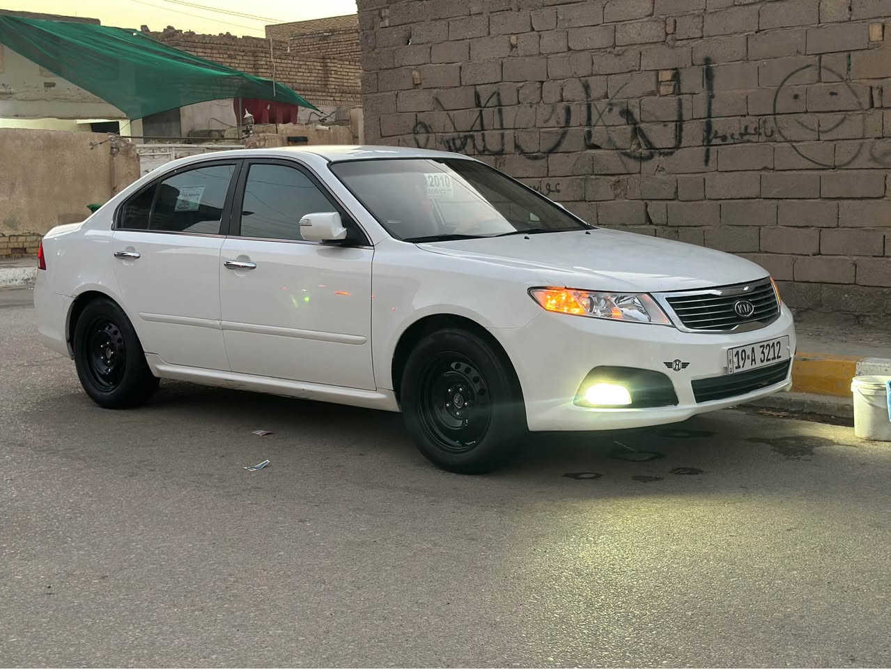 السلام عليكم 
كيا اوبتيما موديل 2010 خليجي رقم كربلاء دولي سنويه لل 2030 
سياره جاهزه مكينه 2000 دوش وكير و حداده و تبريد وتخم ويل وتاير ما عايزه شي داخل عسلي شاشه وكامره وحساس خلفي اشاره بالمرايه و المري شفط و خمس تجاوي لايت زنون بيها رشات بخشم الجاملغ الامامي و بالباب الخلفي و مقدمه البنيد يعني شي بسيط و صور قبل الصبغ عندي 
السعر 110 وبيها مجال قليل 
الي تعجبه يتصل واني بالخدمه
 مكاني الناصريه / الغراف 
*********** ناصرية, ذي قار
