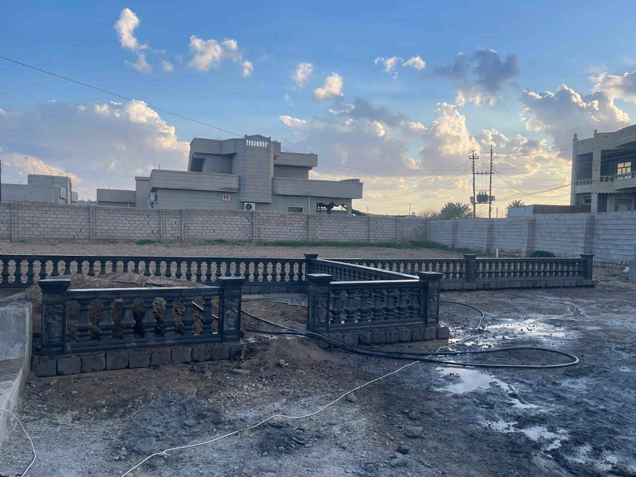 السلام عليكم يوجد قالب سياج حدائق وبلكونات وستاير و داير حسب الطلب 
سعر المتر 8 والدنكه 10 للاستفسار
***********
***********
