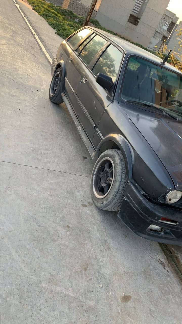 السلام عليكم
زعرة ستيشن للبيع  BMW E30
موديل 91
محرك 16 فل كير عادي 
كهربائيات كلها شغال
سنوية بسمي ، رقم الماني ،السيارة 
مامطلوبة شي ،بيها كوبون 
مكانها الموصل


**إذا كنت صاحب هذا الإعلان وتريد حذفه لأي سبب، رجاءا أرسل رسالة إلى الدعم الفني**