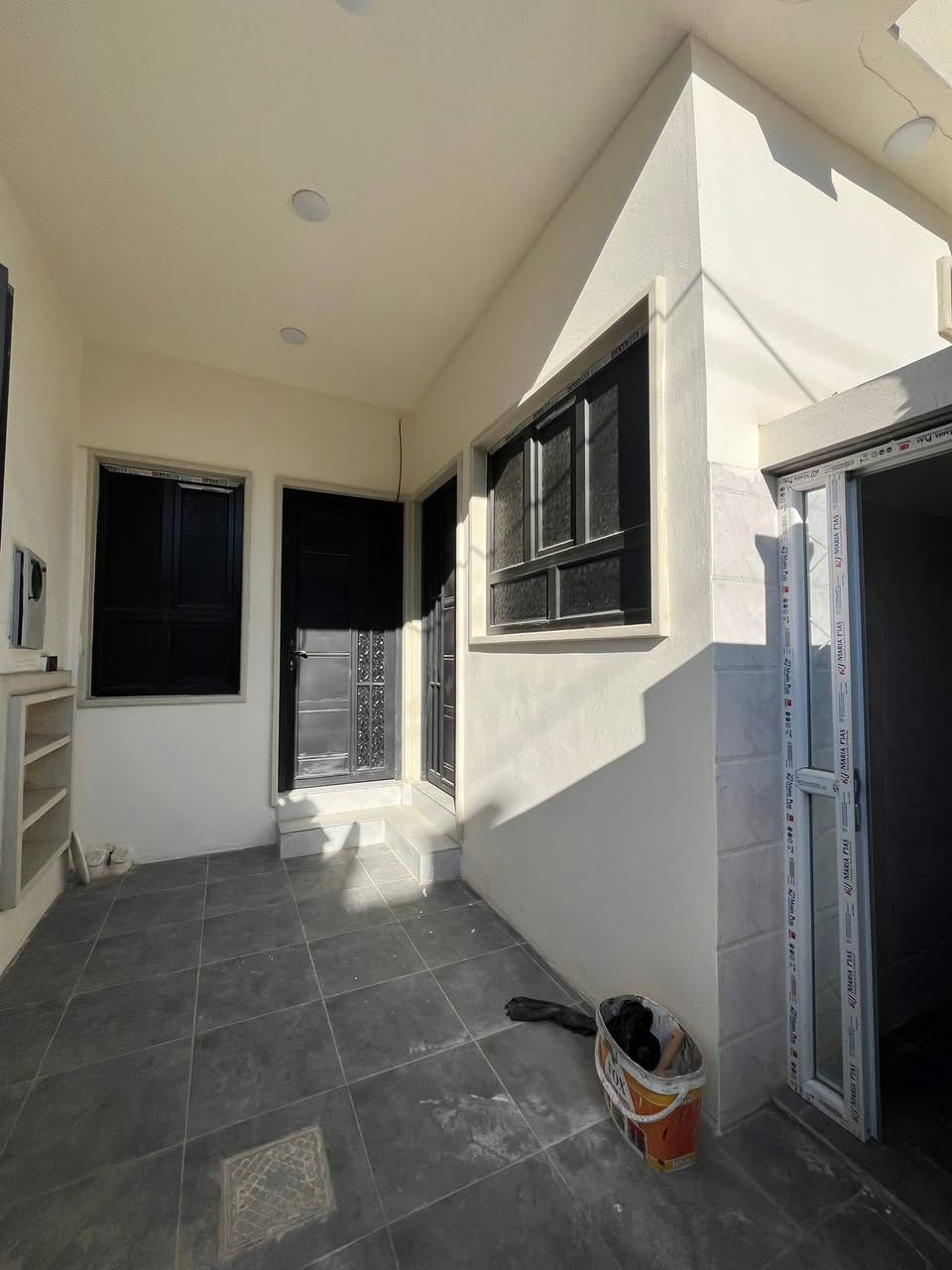 السلام عليكم ورحمة الله وبركاته #مكتب_الغوالي
بيت للبيع في حي السماح الاطباء قرب جامع يحيى شفيق الزهاوي 

🔹 المساحة : 100م ، الواجهة : 5م ، العمق : 20م

🔹  سند طابو زهور شرط تحويل وشرط قرار التمليك 

🔹 اساس البيت ومراحل البناء مصور بالكامل 🎥

ط1 : كراج ، استقبال ، هول ، مطبخ ، غرفة ، صحيات

ط2 : غرفتين نوم ، هول ، صحيات ، بيتونه ، بلكونه

مجهز بالكامل بكافة الانظمة الحديثة -

دكتات - سبالت - غسالات - انترنيت - دشات - كامرات

للأستفسار آكثر مراجعة #مكتب_الغوالي الكائن في حي السماح الاركان قرب مدرسة السماح الأبتدائيه وقرب مول القمة على شارع 20 او الاتصال على الارقام التالية

***********

***********
