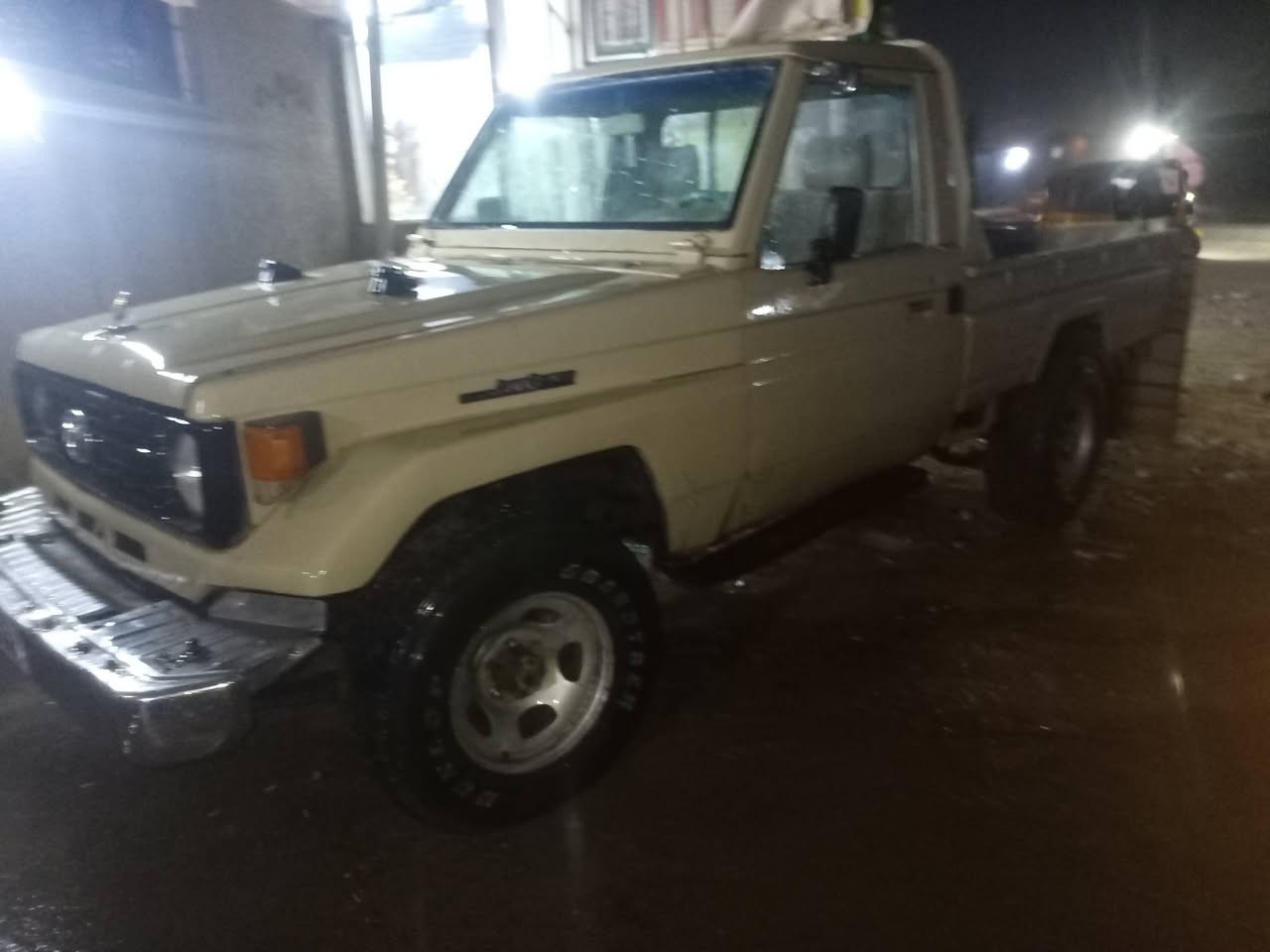 لاندكروزر حوثي مكينه 3Fالمكان ***********
