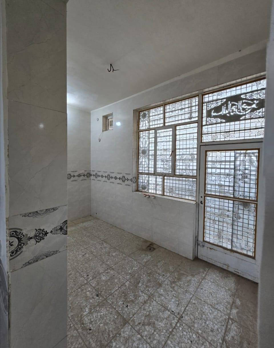 للبيع بيت بمساحة ١٠٠ متر في منطقة بوبيات عمود ٩٨
5 بيت عن شارع موقع مميز  واجه ١٠ متر ونزال ١٠ بناء حديث تفاصيل أكثر *********** بسعر جدا مناسب ملاحظه البيت جديد وغير مسكون بناء طابوق
