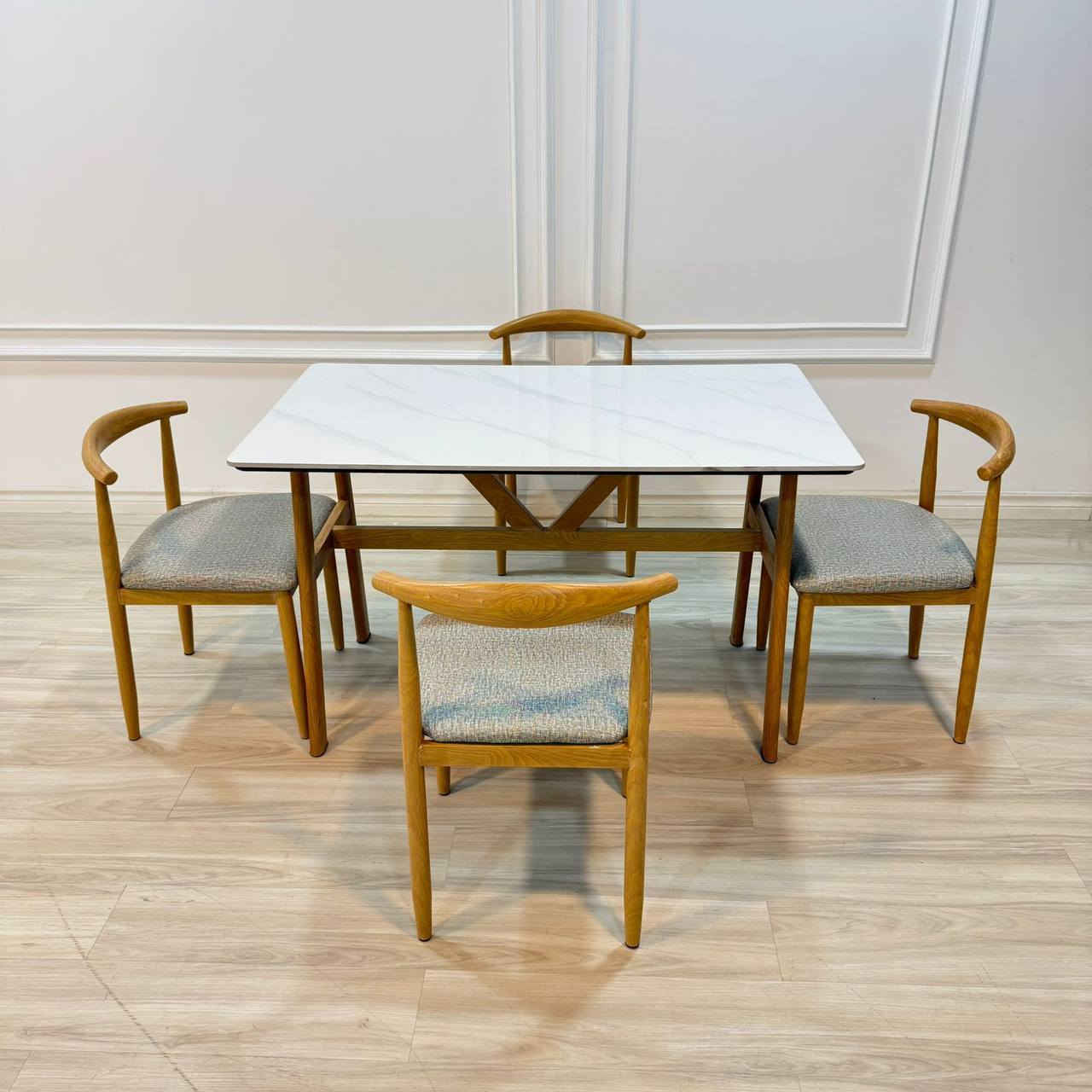 ميز طعام 4 كرسي رجل حديد دوشمه جلد سطح الميز رخام مزجج
قياس الميز 70*120 سم 
هيكل حديد بالكامل صبغ حراي
يوجدتوصيل لجميع المحافظات


**إذا كنت صاحب هذا الإعلان وتريد حذفه لأي سبب، رجاءا أرسل رسالة إلى الدعم الفني**