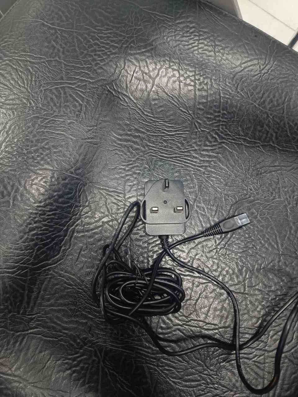 مكينه JRL للبيع
ستعمال ٤ اشهر 
ما مبدل بيها حاجه 
من مرتضى اركو 
غراضه : بس شاحنه (بدون قاعدة ونمر) عندي نمر مال WAHL انطيهن بدالهم 
سعر ١٢٥ وبيها مجال خاص


**إذا كنت صاحب هذا الإعلان وتريد حذفه لأي سبب، رجاءا أرسل رسالة إلى الدعم الفني**