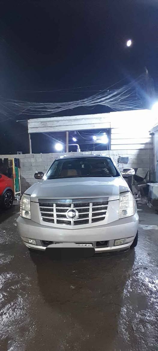 سلام عليكم
كديلاك سكاليد فول 
كشنات جلد تحكم ستيرن 
مري شفط فتحة 
محرك ٥٣٠٠
ويل كب 
تخم تاير 
كشر شوفت عينك نظيف جدا 
عدا شخط ممصلح صفحة اليمين 
رقم اربيل باسمي هزة وبراد جدد
منظومة غاز انسى الصرف
موديل ٢٠٠٨ 
عنوان بغداد 
السعر ١٩٥ وبي مجال لبو المصلحة
***********
وارد امريكي مابهة صبغ
فقط بارد بغداد, العراق
