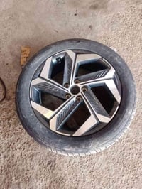 شباب هاذا تاير للبيع التاير جديد والوليل هم جديد مال توسان2023 السعر22...