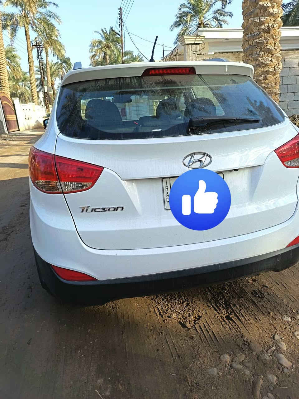 السلام عليكم توسان 2015 لون ابيض داخل قرميد 
مكفوله من صبغ ملاحضات جدا بسيطه رصعتين بدون أي نقص 
ومكينه 2000 ماشيه 131 حقيقي 
5 ويل كب باسمي مكاني بغداد
***********
السعر 160 ومجال بسيط
