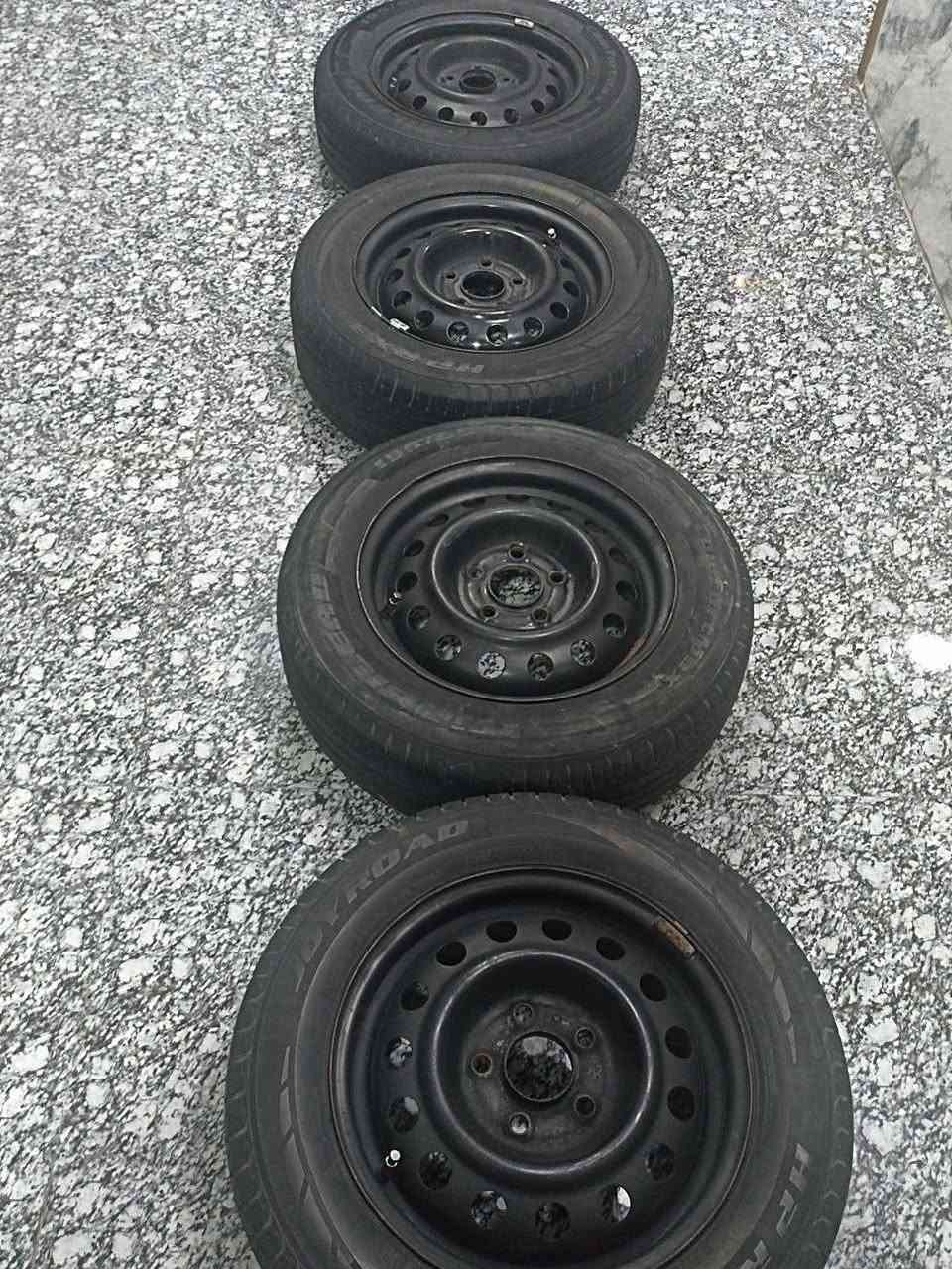 السلام عليكم
للبيع او المراوس
تخم ويالة وتايرات 
حجم15
الويالة صناعتهن كورية
مكفولات من أي عواج او فطر
ومصفرات بلنص

التايرات قياساتهن
195/65/15
نظافتهن80%
مثل ماواضحات بالصور
لسيارات: 
صول
النترا
سوناتا
اوبتما
السعر200وبيهن مجال
العنوان بابل
الرقم بي واتساب: 
***********
