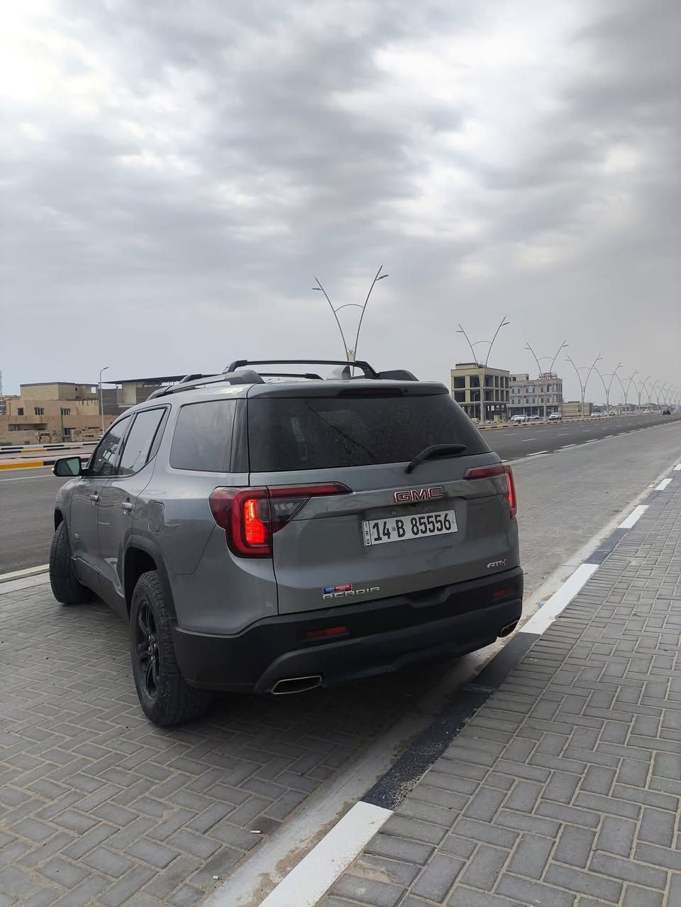 جي ام سي أكاديا 2023 للبيع
فئة AT4 🔥
بلاك إدشن
رقم مميز 
وارد امريكي حادث جاملغ وبنيد - الاير باك راجع سستم 

المواصفات كاملة:
محرك 6 سلندر قوي 
310 حصان 
دبل (AWD)
كير أوتوماتيك
وضعيات قيادة متعددة:
وضعية Normal
وضعية Sport
وضعية Off-Road
وضعية Snow / Ice
نظام نزول المرتفعات
نظام صعود المرتفعات
مانع انزلاق
شاشة وسط كبيرة تعمل باللمس
شاشة عدادات رقمية ( داتا شو )
Apple CarPlay & Android Auto
نظام ملاحة GPS
بلوتوث + USB
نظام صوتي قوي
تشغيل بصمة + زر
تشغيل عن بُعد
كروز كنترول
تحكم كامل بالمقود
أنظمة الأمان:
كاميرات 360 درجة
رادار أمامي
نظام التحذير من التصادم
نظام المحافظة على المسار
تحذير النقطة العمياء
تنبيه حركة المرور الخلفية
سنسرات أمامية وخلفية
فرامل ABS
وسائد هوائية متعددة
الداخلية:
مقاعد جلد رياضية AT4
مقاعد أمامية كهرباء
تدفئة وتبريد مقاعد أمامية
تكييف أوتوماتيك ثنائي المناطق
فتحات تكييف خلفية
إضاءة داخلية
الخارجية:
كشنات VIB منفصلة
اطارات جبلي امريكيه / كونتننتل 
إضاءة LED أمامية وخلفية
إضاءة نهارية
مرايا كهرباء مع تسخين
باب خلفي كهرباء
زجاج كهرباء كامل
جناح خلفي
السيارة نظيفة جداً، استعمال شخصي
كلشي شغال 100% سبير مانازل 
ماشية 47000
💰 السعر: 275 ورقة
قابل للتفاوض البسيط للجادين فقط
📞 للاتصال / واتساب: ***********
📍الموقع : البصرة
