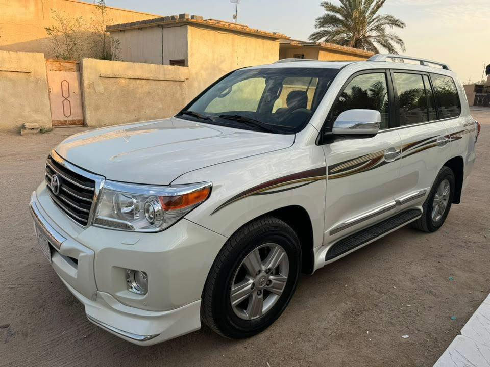 السلام عليكم / بيع او مراوس حسب القناعة
لاندكروز ٢٠١٣ كفالة فقط شبر بارد بالمدكر الامامي ٦ سلندر رقم بصرة جديد بأسمي سيارة نظيفة ماشية ١٠٧ السعر ٣٦٠ وبيه مجال  
***********
