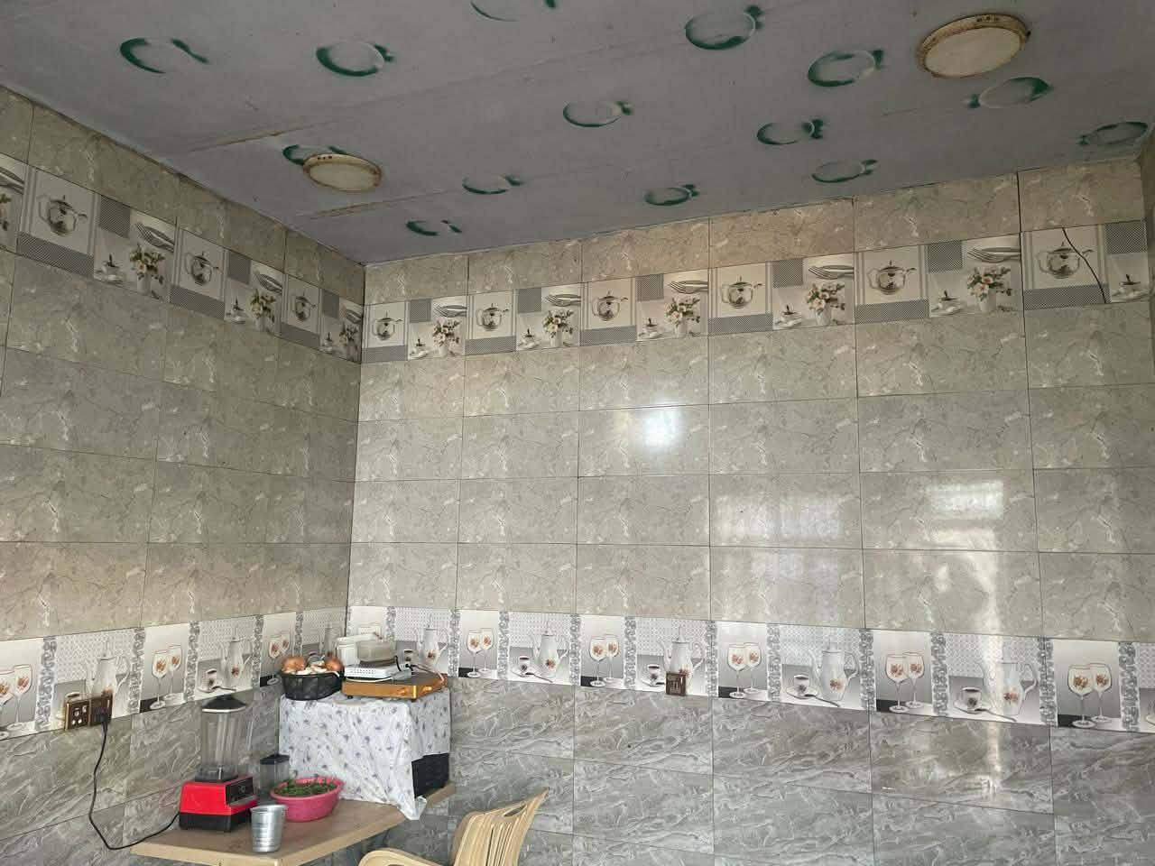 السلام عليكم للبيع بيت طابو زراعي سند 25 مداور المكان حي منصور ع نزلت ابوالمخضر المساحه 250 متر غرفه 3 وصاله ومطبخ وحمامات  وبراني بناء بلوك وطابوك السعر 45 وبي مجال *********** بي واتساب

