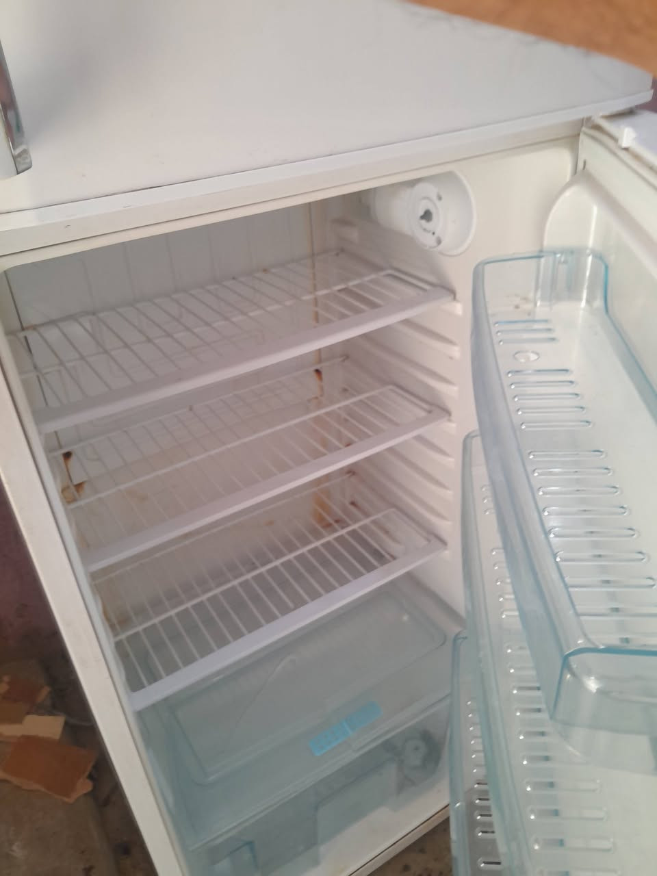 ثلاجه  حجم ١٥ النوع فوركي اخت الجديده فول تجميد وعل الفحص سعرها ١٥٠  المكان النجف الرقم ***********
