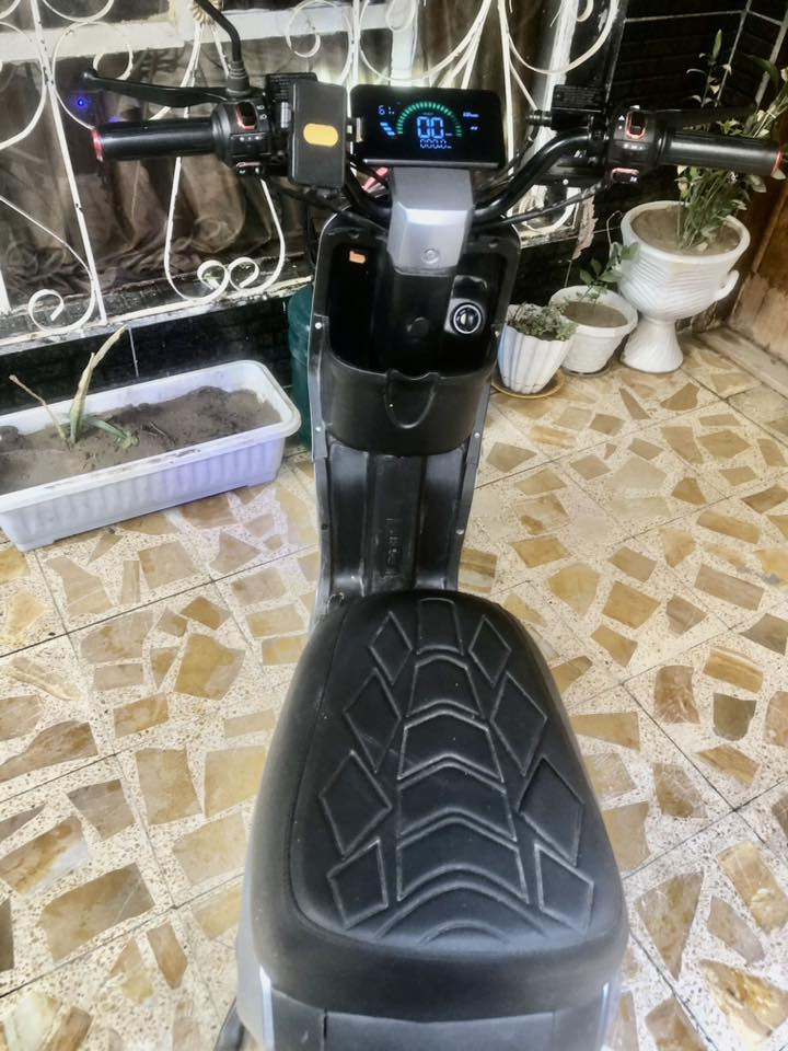 السلام عليكم دراجة R9 فول مواصفات
السعر 425 وبيها مجال رقم التواصل ***********

 عنوان/ بغداد حي العامل 

اشارة يمنة يسرة + دبل اشارة 

هورن 

لد عالي ناصي متحرك 

بيهة 4 سرعات + بك 

 ملف1200 +  5 بطاريات حجم كبير 60 فولت 

بالشحنة الوحدة تمشي اكثر من 35km 

السرعة 85 حقيقي بالعداد تقرة 109 

بيهة بلوتوث وشاشة ايباد ذكية تحدد العطل بالشاشة 

تايرات جويلي 

بريكات دهن عنبار البريك بالمكان بيهة تشغيل بصمة عن بعد 

جهاز انذار بيهة حساسات كاملة
