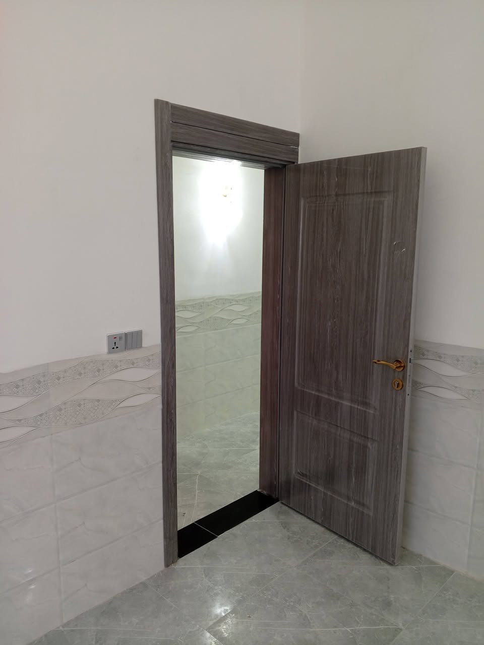 سلام عليكم بيوت عدد ٢ المساحه ٥٠متر طابق ونصف كل بيت بي استقبال وغرفة نوم وصالة وصحيات ٢ بناء حديث
الموقع 
البوبيات قرب أسواق البرتقاله سند ٢٥ قرار من صاحب السند شارع ٦ متر خدمات مي مجاري كهرباء عدا التبليط 
السعر ٥٢ مع المجال البسيط 
ملاحظه اخوان بيع فقط لاايجار لارهن لاقصاط بيع فقط 
خدمات***********
