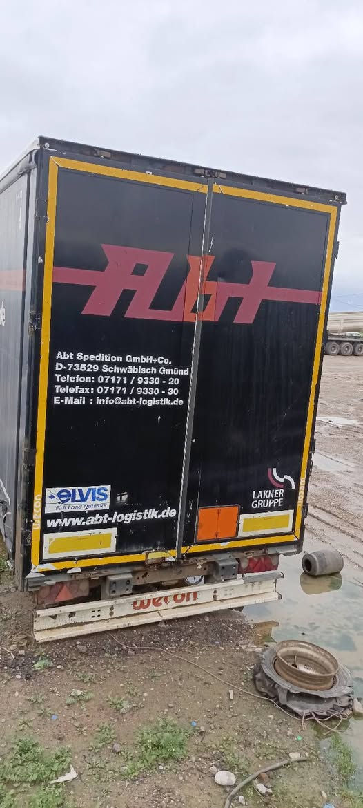 السلام عليكم 
عربانه للبيع 
موديل 2013
طول 8امتار
منفيس مامربوطه بعد
تخم تايرات جديد
العنوان اربيل
***********
