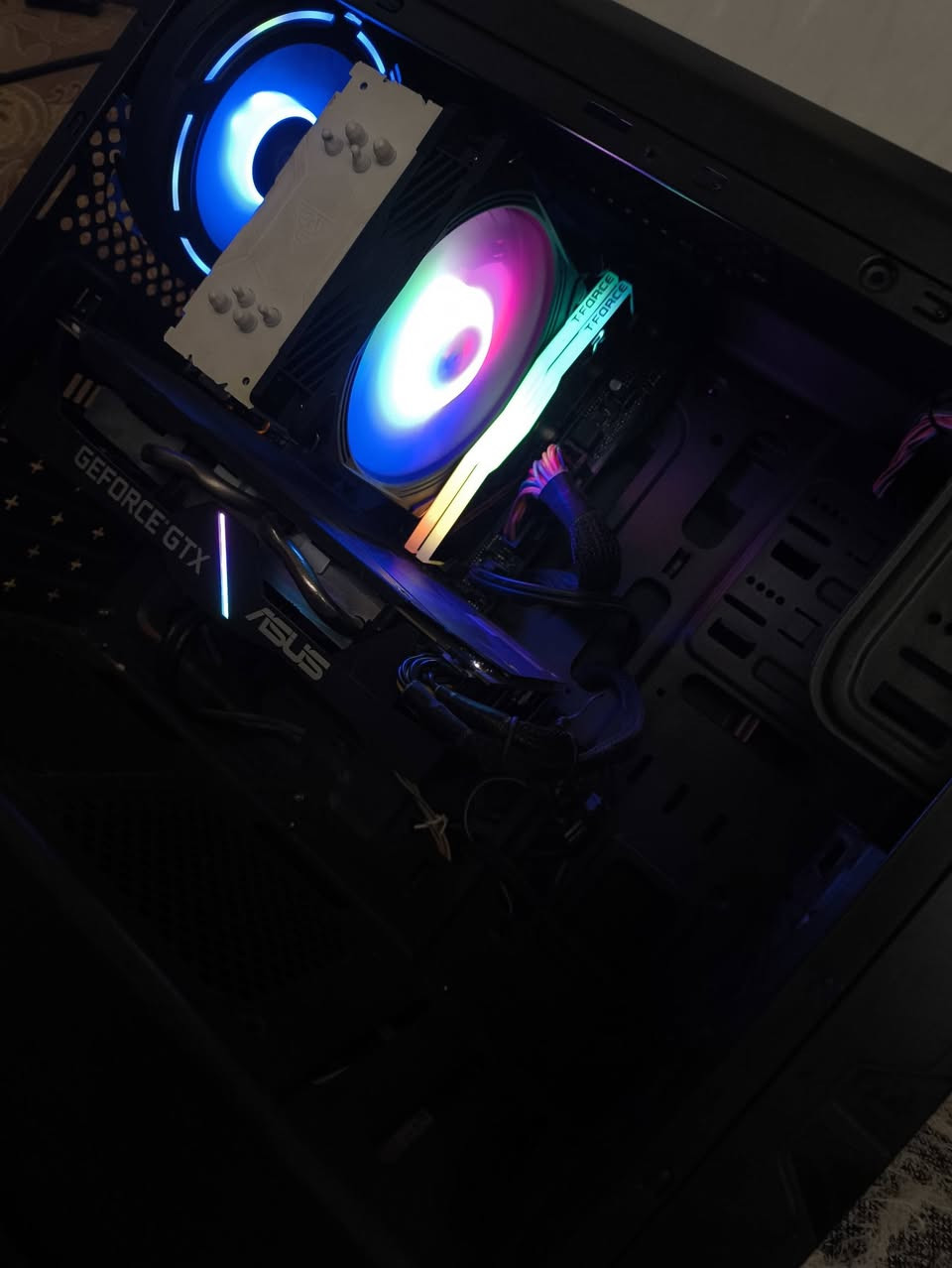 السلام عليكم عندي تجميعه كامله للبيع موصفاتهاPc  
1660 ti asus 
I5 9400f
M.b h310
Ram 16 8x2 rgb 3200
Ssd128
Hdd 1t
Psu 500 
الكيس بدون جامة مع شاشه وكيبورد ابلو سويج وسماعه التجميعه من الفئه المتوسطه والاختصاديه من ناحيه العاب المكان بغداد ابو غريب السعر 525 وبيه مجال للشراي


**إذا كنت صاحب هذا الإعلان وتريد حذفه لأي سبب، رجاءا أرسل رسالة إلى الدعم الفني**