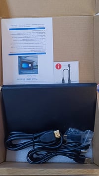 شاشة ٧ انش • لمس كامل • ملحقات