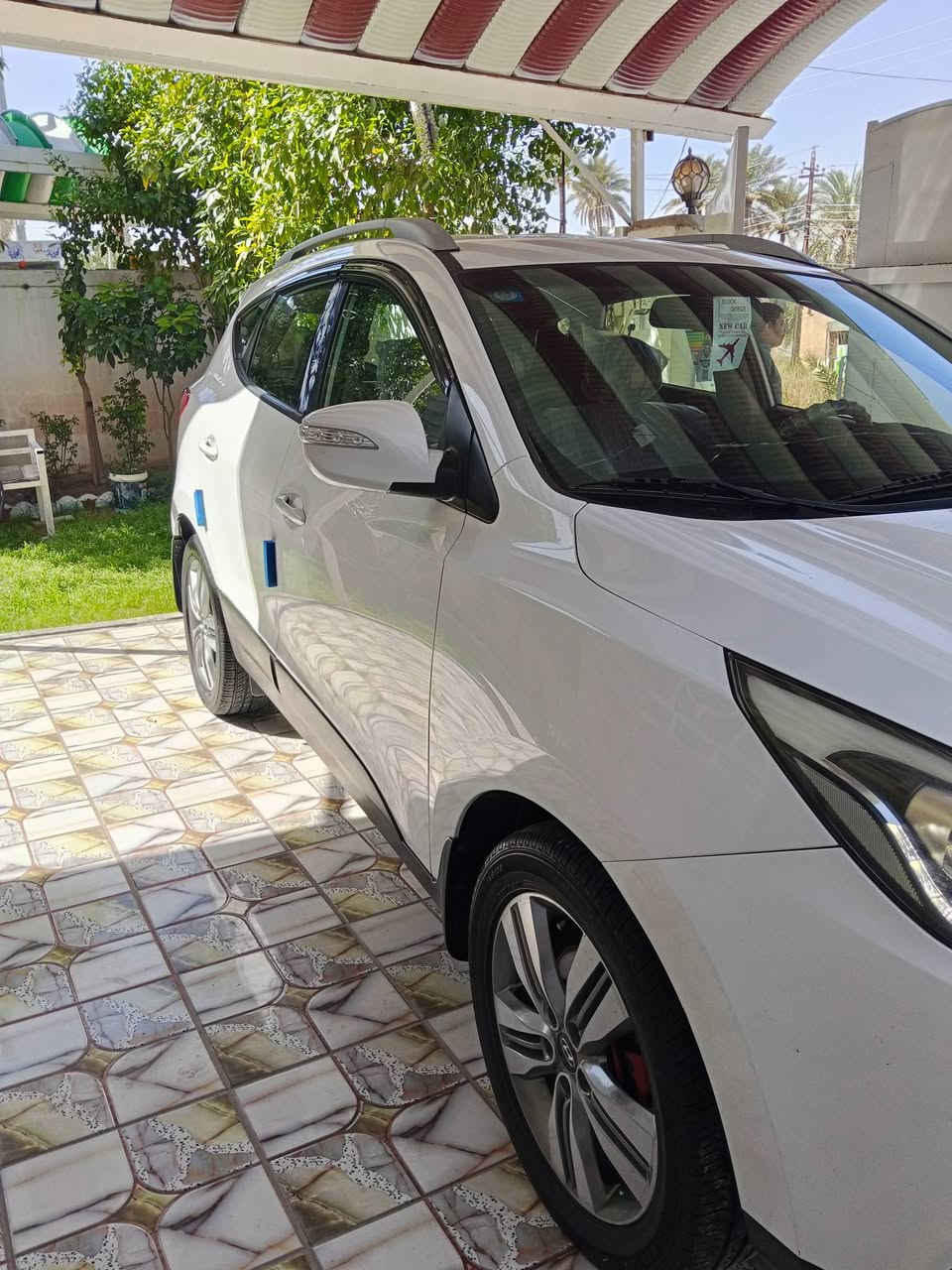 السلام عليكم توسان للبيع موديل 15 سياره جاهزه من كل شيء سونار موجود سونارين تخم تاير جديد سبيرها ما نازل محرك 2000 دوش عالشركه سياره نص فول العنوان بغداد الشعب والاستفسار على هذا الرقم *********** والسعر السياره ب 158 وبيها مجال
