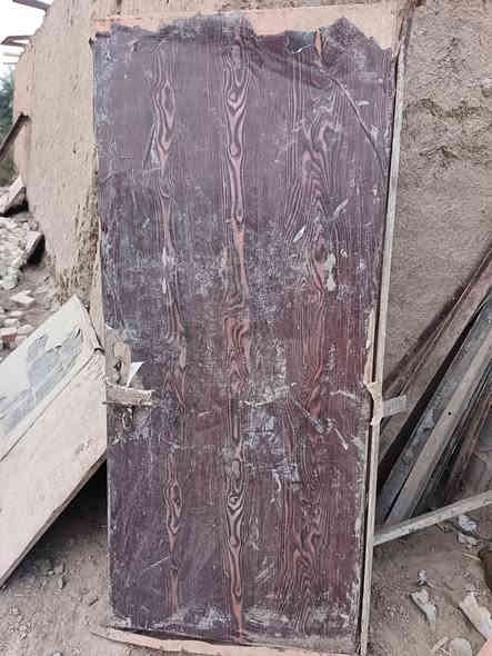 متاح؟؟ اربع بيبان وثلاث شبابيك  مثل مااشوف بعينك الشراي يراسل ويدلل 
***********
