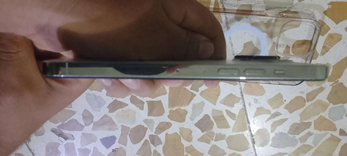 ايفون ١٣برو ماكس للبيع ذاكرة ٢٥٦ بطارية ٩١ جهاز فول نظافة مكفول من كلشي فقط مبدل شاشة اصلية ثلاث خيارات فيس إيدي شغال السعر٦٠٠ وبي مجال العنوان موصل الجانب الأيمن تواصل ***********
