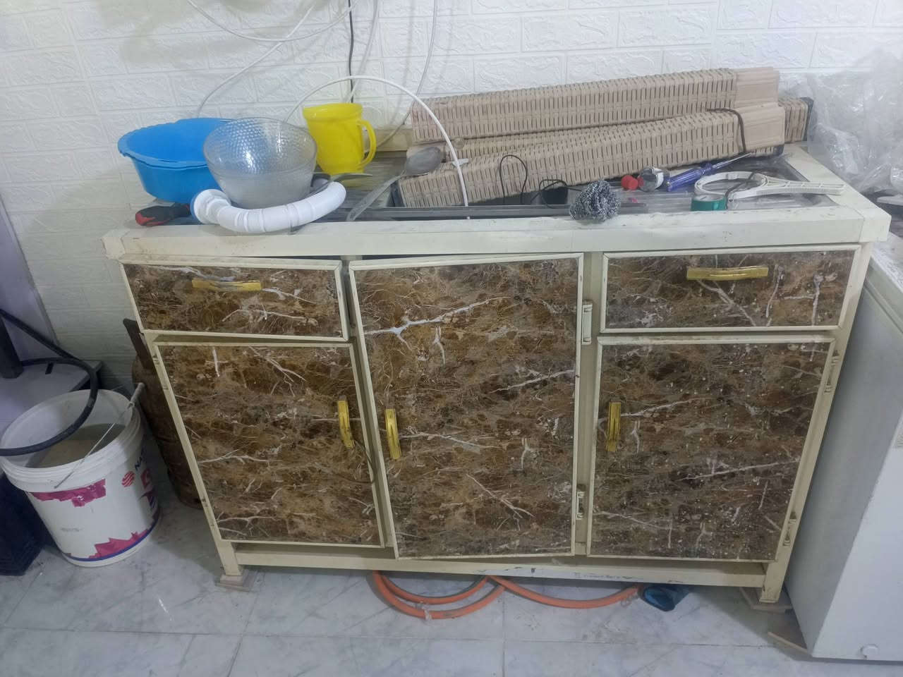 محل مرطبات جاهز للبيع اجهزه نضيفه وشرط فحص مكان رمادي 5كيلوو ***********
