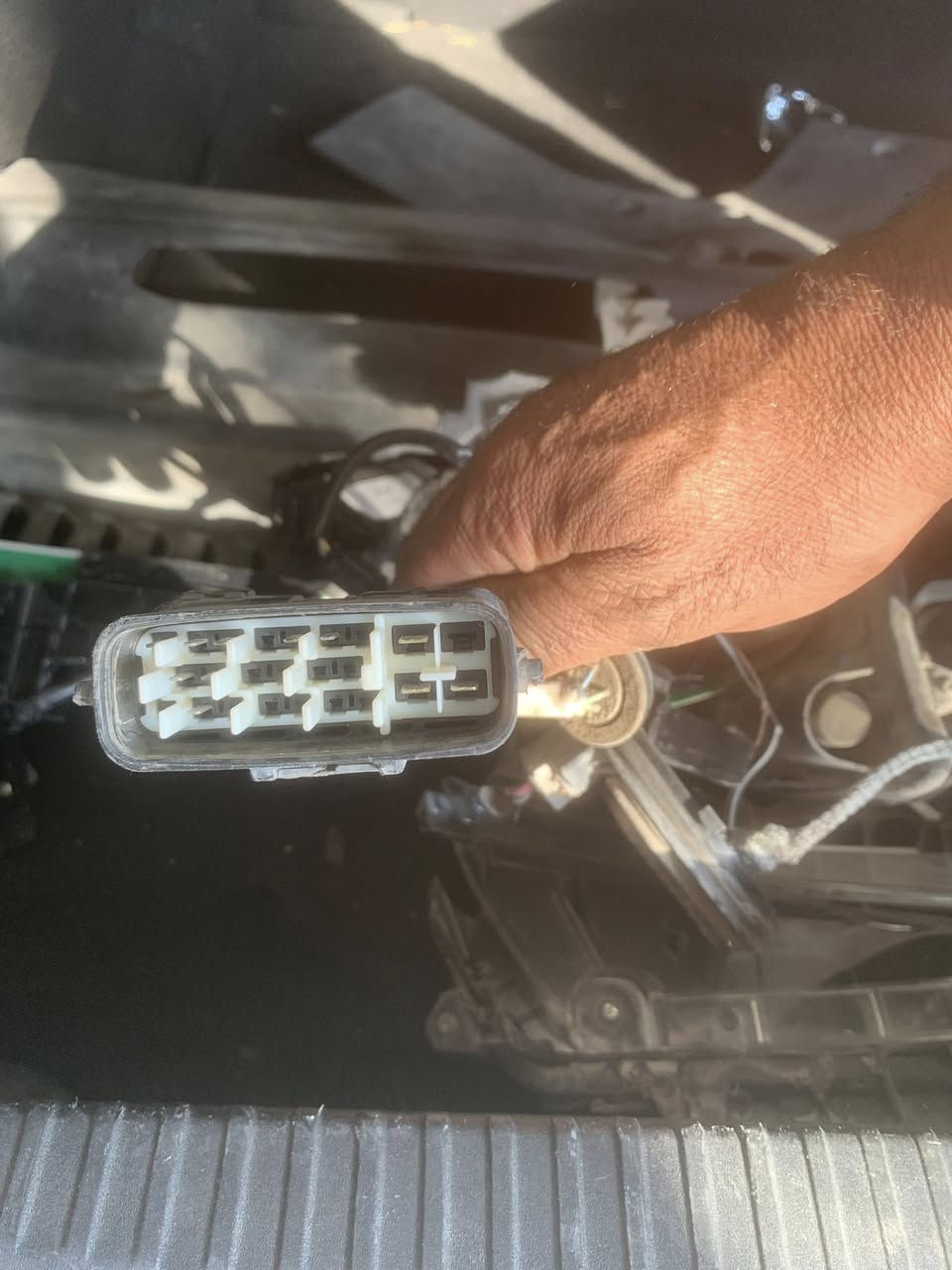 متوفر لايت لكزز مديل 12GSصالون للبيع الجهه اليمنه صوب العبري لاستفسار بالرقم ***********/*********** مكان النجف
