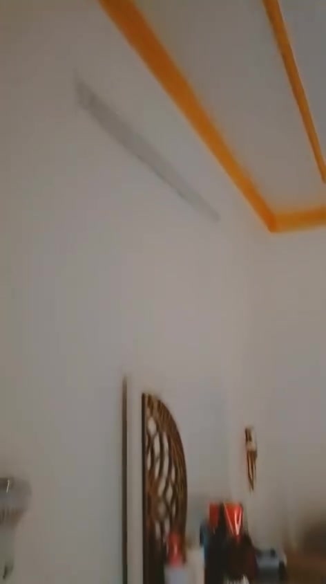 للبيع بيت مساحة  840 م حديقة كبيرة مع كراج يسع 6 سيارات صغيرة صحيات مع مخازن 2 البيت بناء مساحة 225م طابقين الطابق الاول/ يحتوي على صالة كبيرة  هول كبيرة حولي ضخم غرفتين نوم كبار صحيات مطبخ حار ومطبخ بارد صحيات +مخزن كبير داخل البيت 

الطابق الثاني /عبارة عن سويتات 2  كاملات كل واحد يحتوي على غرفتين كبار وهول ومطبخ وصحيات وبلكونات  2. ومدخل داخلي ومدخل خارجي يصلح للاستثمار  طابو سند 25  بااسم صاحب السند الاصلي الزعفرانية شارع عبيد  قريب على الشارع الرئيسي تبليط ومجاري وكهرباء خدمات كاملة قرب جامع الكيلاني شارع التبليط رقم ***********فقط واتساب أحمد للعقار
