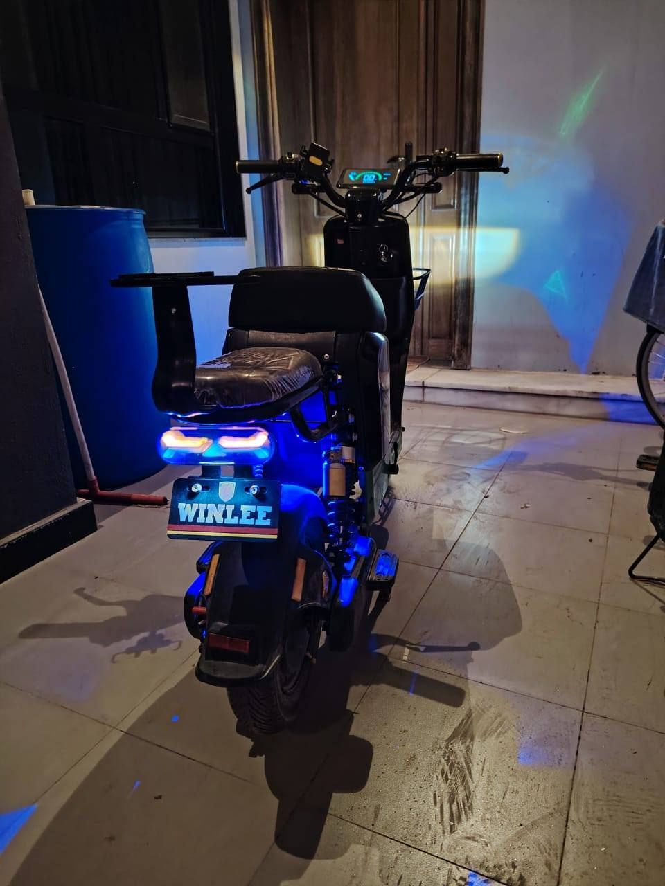 دراجه شحن R9 بطاريات جديدات مبدل بيها عقل مبدل *********** سعر 375 بيهه مجال
