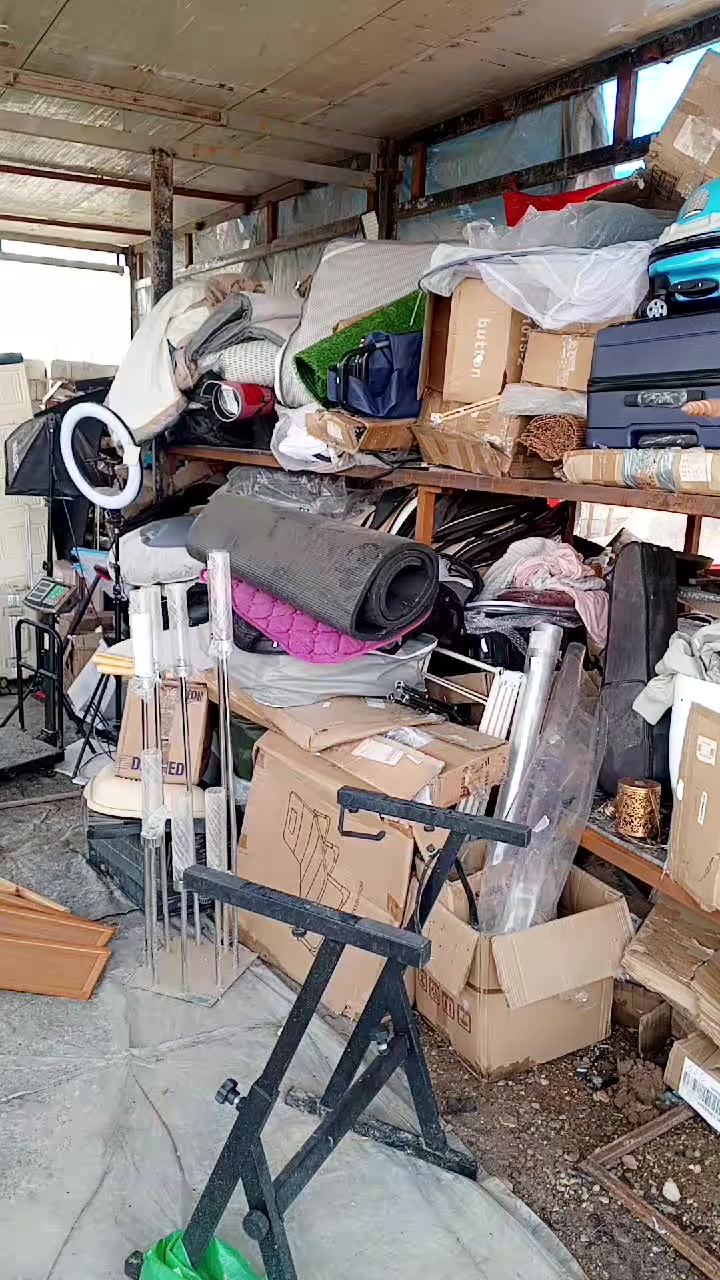 مخزن كامل للبيع
***********
