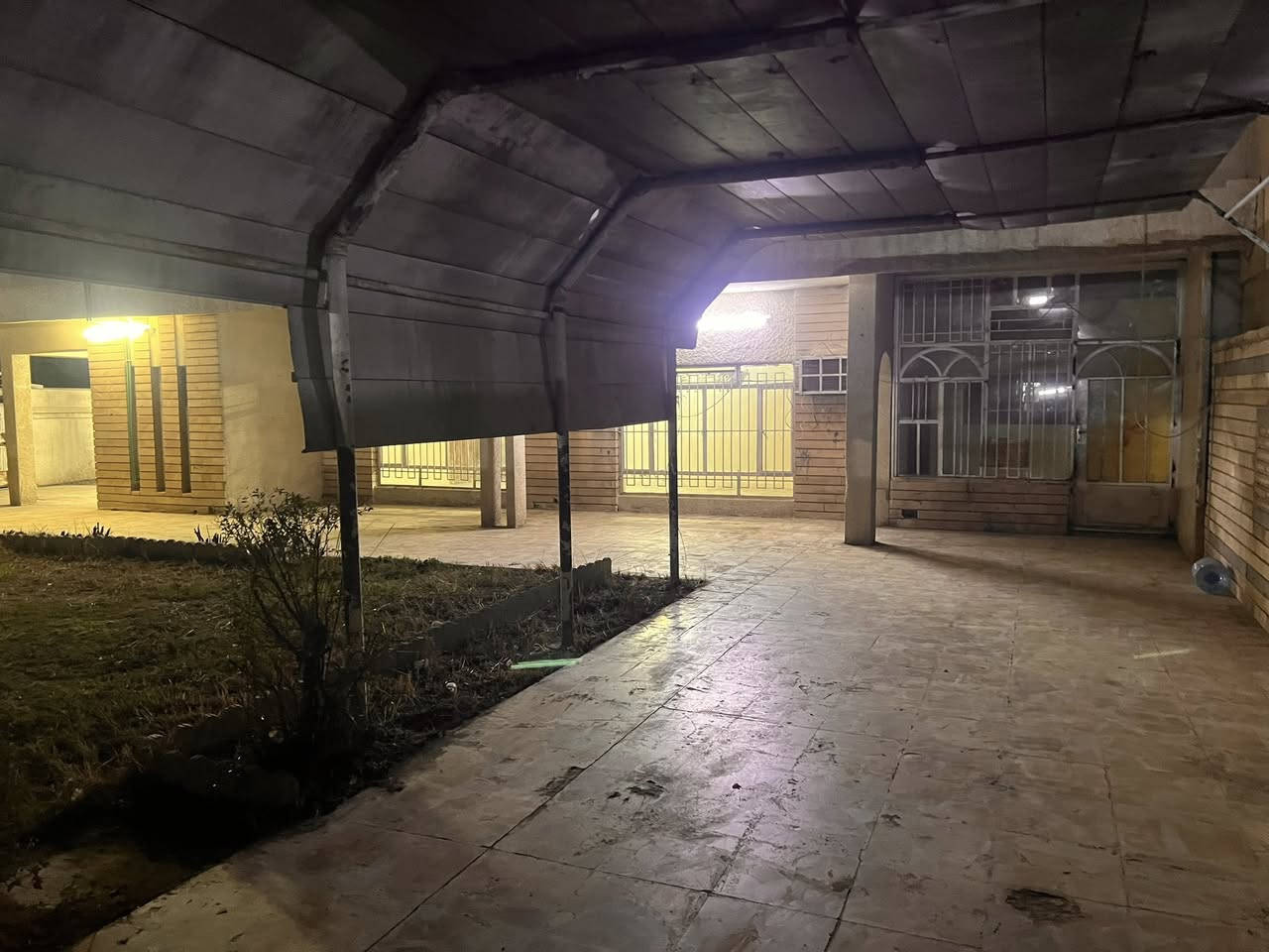 ياسر الزبيدي للعقار
الدار للإيجار  

المساحة. 600م

يحتوي.  7غرف نوم. صالة. مطبخ كبير. كراج كبير 

الموقع. القاهرة الضباط.  قرب مول القاهرة 

***********
