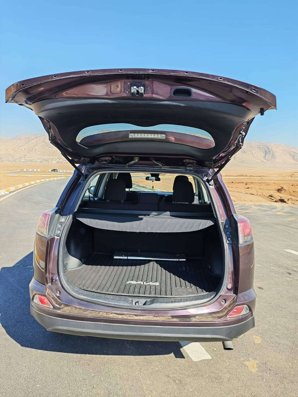 Rav4 2017 LE AWD
تويوتا راف فور ٢٠١٧ 

دفع رباعي 

مكينة ٢٥٠٠ 

كير مكينة تبريد ارباكات شرط 
ماشية١٠٠ الف ميل 

ثلاث مودات قيادة (رياضي، اقتصادي، اعتيادي) 

تحكمات ستيرن 

رقم دهوك (سنوية و هزة جديد) 

صبغ قطعتين بدون ايرباك شرط

طخم تايرات جديد صدر جديد 

للتواصل واتس *********** 

المكان دهوك 

السعر ١٤٨ ومجال
