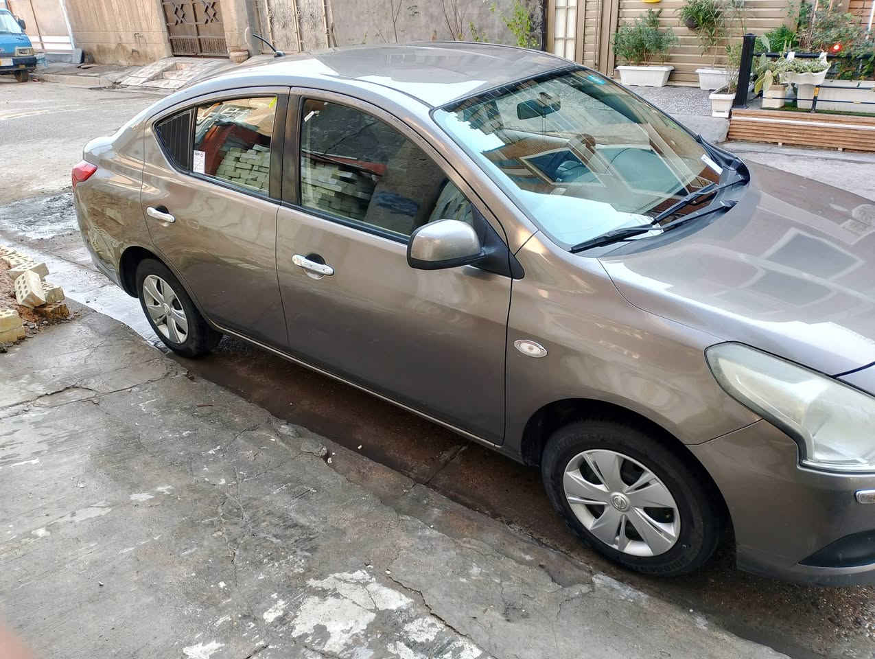 نيسان سني للبيع موديل 2016 سنويا باسمي بيها بارد باب وجاملغ ماشية 200 السعر 90ورقة الرقم *********** واتساب
