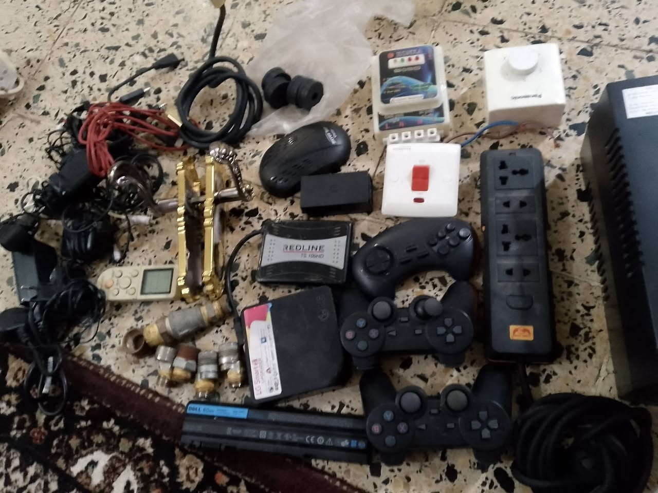 السلام عليكم غراض كهربائيه عاكسه +سيار+يدات ابلي+يدات باب+والباقي كدام العين سعرهن مناسب***********
