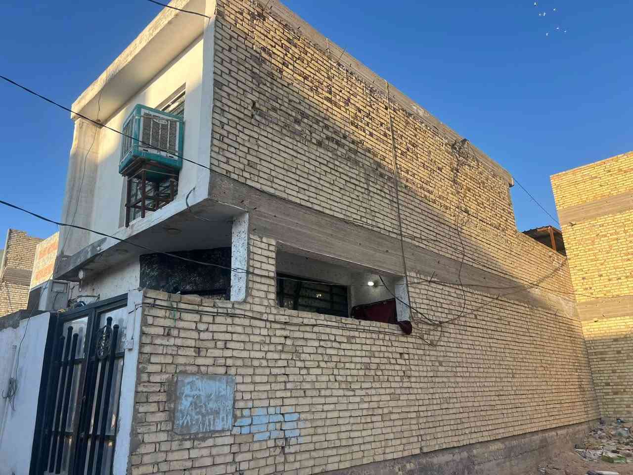 السلام عليكم بيت للبيع مساحه 100 طابق ونص بل 55 حي النداء شارع المجمعات  يرادلهترتيبات وصبغ  سعر مناسب لاشراي  خابر وخادم ***********
