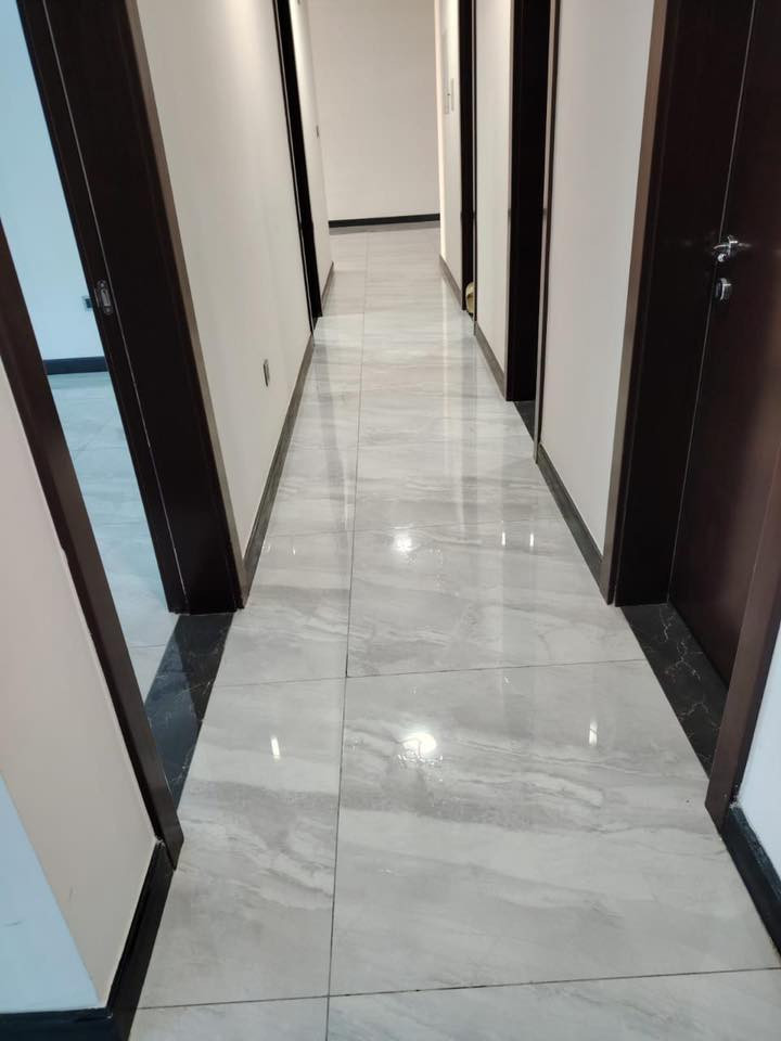 شقة للبيع في بوابة العراق عمارة ١٧ ط ٣ مساحة٢٢٨ م  إطلالة البوليفارد  ٣ غرف نوم ٢ حمام مع لوندري ومخزن     السعر المطلوب ٣٥ دفتر للاتصال 
***********
