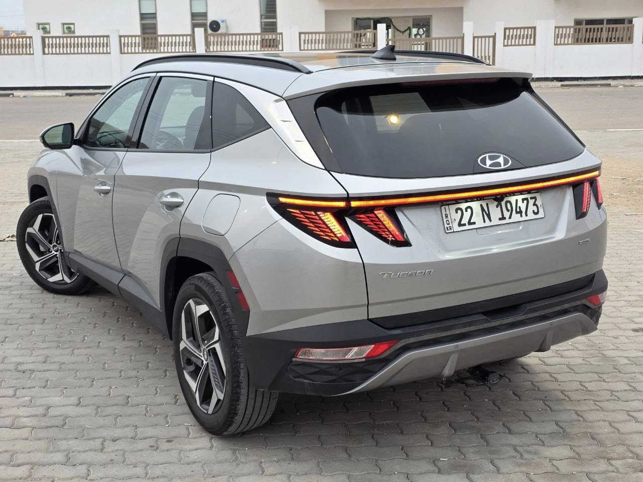 تــــحـــيــة  ____ طـــيـــبـــة
للبيع هونداي توكسان لمتيد 
اعلى فئة فول مواصفات للاخير
‼️الـــسـعــر: 215 وبيها مجال‼️
مرقم اربيل باسم شركة تريد تحويل او وكاله 
المــوديــل:2024
الـــعــداد: 21 الف ميل 
الــضــرر : تبديل وصبغ بنيد ودعاميه 
وبارد طرف الباب والجاملغ الايمن

———————————————
المواصفات 
———————————————
فتحة سقف (بانوراما)
-تتحرك بالريمونت
- بصمة تشغيل 
- بصمة أبوآب 
- تشغيل عن بعد
- شاشة كبيرة تدعم نطام كار بلي واندرويد اوتو 
- عينه ليزريه 
-٤ كامرات محيطيه
- تحكم أستيرن
- شاحن لاسلكي
- سستم صوت Bose
- مقاعد جلد بلادي
- كشنات الاماميه كهرباء
- كشنات الاماميه تدفئة تبريد
-كشنات الخلفيه تدفئة
- تدفئة استيرن
- رادار أمامي للتوقف الذاتي 
- تحديد المسار للقيادة الذاتية 
- رادار جانبي
- رادار خلفي للتوقف الذاتي
- أشاير بالمري
- ويل كب 
- ٣ وضعيات للقياده 
- بك لايت لد
- لايت ليد ٤ عدسات 
- سايد بريك كهربائي
- اوتو هولد
صندوك كهربائي
- باقي المواصفات الغنية عن التعريف 
___________________________
📩للاستفسار مراسلة الصفحة💌
او الاتصال : ***********
العنوان :- البصرة
