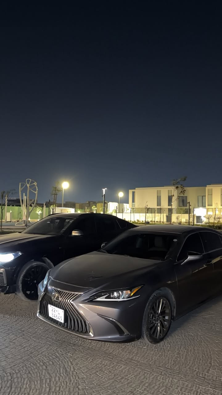 السلام عليكم
لكزز ES موديل السياره ٢٠٢١ 
السياره ٤ سلندر بانزين  AWD المرغوب فول مواصفات للاخير داخل جلد اوفوايت اصلي مو عمل مواصفات السياره 
 
فتحه سقف - كشنات كهرباء + تدفئه تبريد + خزن ميموري - شاشه كبيره + كاربلي - تحديد مسار + رادار - تحكم ماوس بالشاشه - ٣ وضعيات قياده - لايت لد + تفاعلي ويه الستيرن - بصمات بالأبواب - ستيرن كهرباء + هيتر 

السياره ماشيه ٣٩ ميل - 

دهن وامور استهلاكيه من شركه لكزز العراق 
كامله مكمله من جميع النواحي دهن دسكات صدر -  عليه تايرات جديده وتخم ويل شكل الخليجي سعره ٧ ورقات 

السياره وارد أمريكي .. بجم كبس + صندوك كبس 
ضرر السياره الجاملغ جهه الراكب والباب فقط صبغ ومصلحه تصليح 
درجه أولى 
 رقم أربيل باسمي تحويل مباشر او وكاله ماكو اي مشكله + ما عليهه اي غرامه 

سعر السياره ٢٤٨ ورقه وبيه مجال بسيط 
 
مكان السياره بغداد المنصور 

للتواصل خاص او على الرقم 
0787-878-7777
