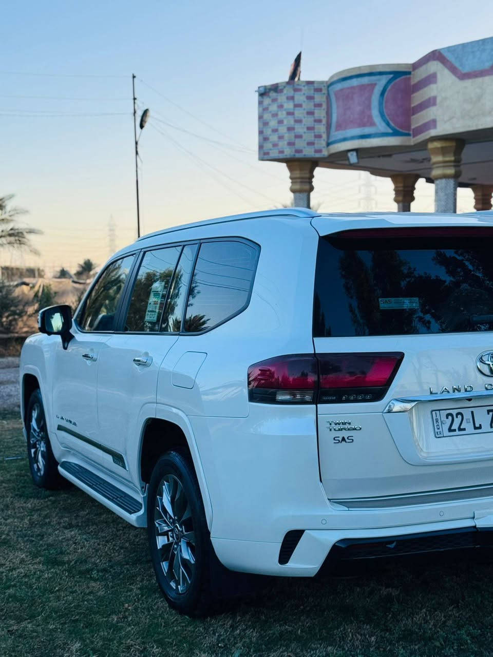 السلام عليكم للبيع لاندكروز موديل 2023 تكمه  وسنويه ساز أم ضمان  رقم  أربيل بسمي تحويل ثاني يوم مكفول كفالة عامه من صبغ وتبديل وفتح وشخوط 
محرك سيارة 3500 توين تيربو 
فول موصفات 1/1
بصمه تشغيل 
بصمه أبواب لمس 
تشغيل عن بعد 
فتحه سلايت
كشنات ثنين كهرباء 
كشنات جلد 
كشنات تدفئه تبريد 
8ايرباك 
زراكات 
مري شفط 
شاشات خلفيه 
مطفايه حريق 
جنطه شفط 
سبعه راكب 
ثلاث قطع تبريد 
محرك 3500 توين تيربو 
حساس امامي 
حساس خلفي
 بصمات ثنين 
سبير منازل 
وباقي موصفات ساز معروفه 
ماشيه30 الف  حقيقي 
سعر (670) 
الاستفسار اتصل على الرقم ***********
مكان بابل حله
