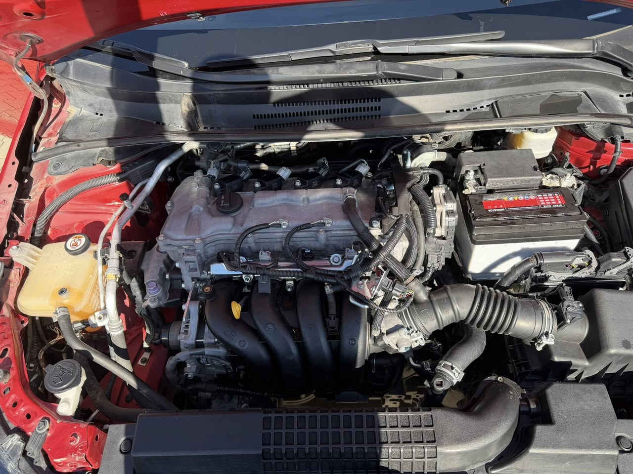 السلام عليكم 
كورلا موديل 2020 
داخل ابيض 
حادث امريكه فقط بنيد 
هنا بلعراق بيه جاملغ سياره بدون دواخل 
رقم اربيل سنويه ورقم كله جديد دفتر بانزين 
سياره صدر تاير كير محرك كله جديد مكانه كركوك ***********وتساب هم موجود
