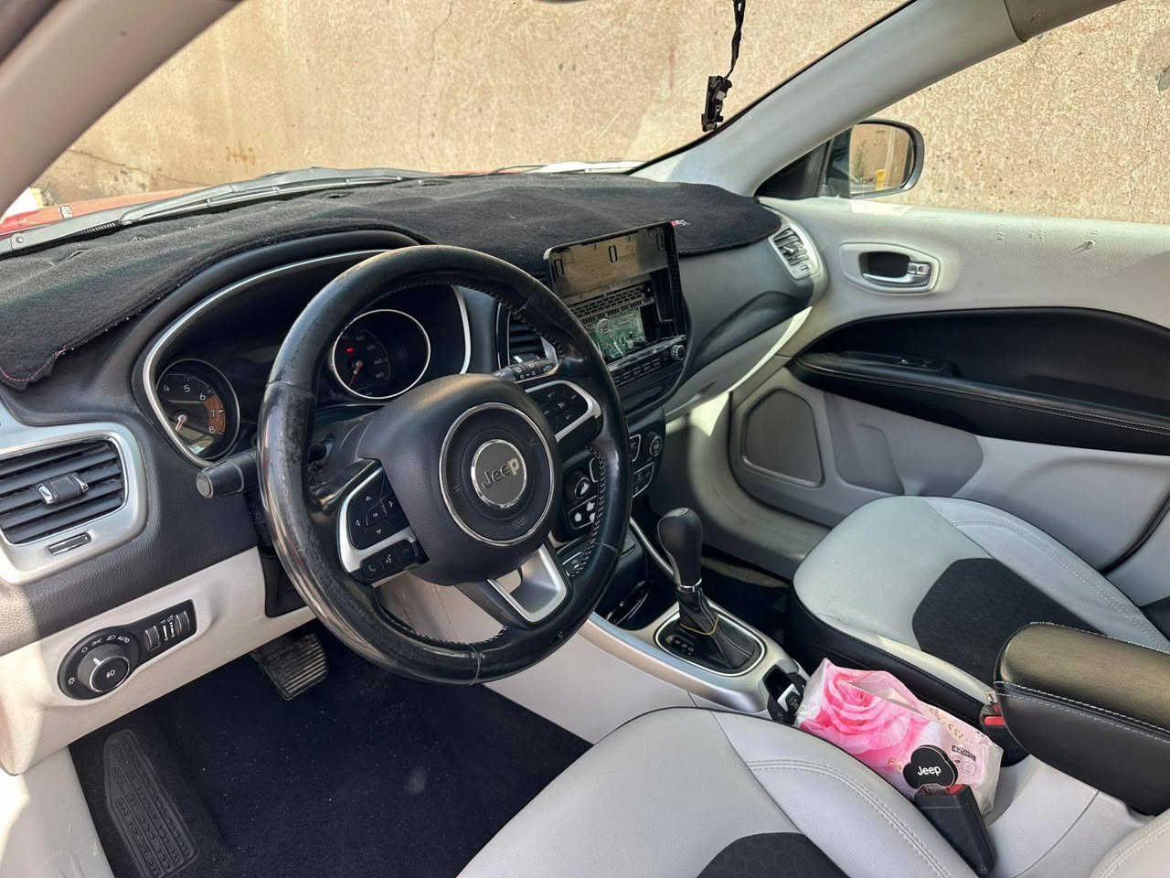 اللهم صلِّ على محمد وآل محمد  
سياره البيع   جيب مديل 2018 
حادث مدكر. وبنيد  رقم ذي قار  السعر 125 وبيه مجال  تواصل واتساب  ***********
