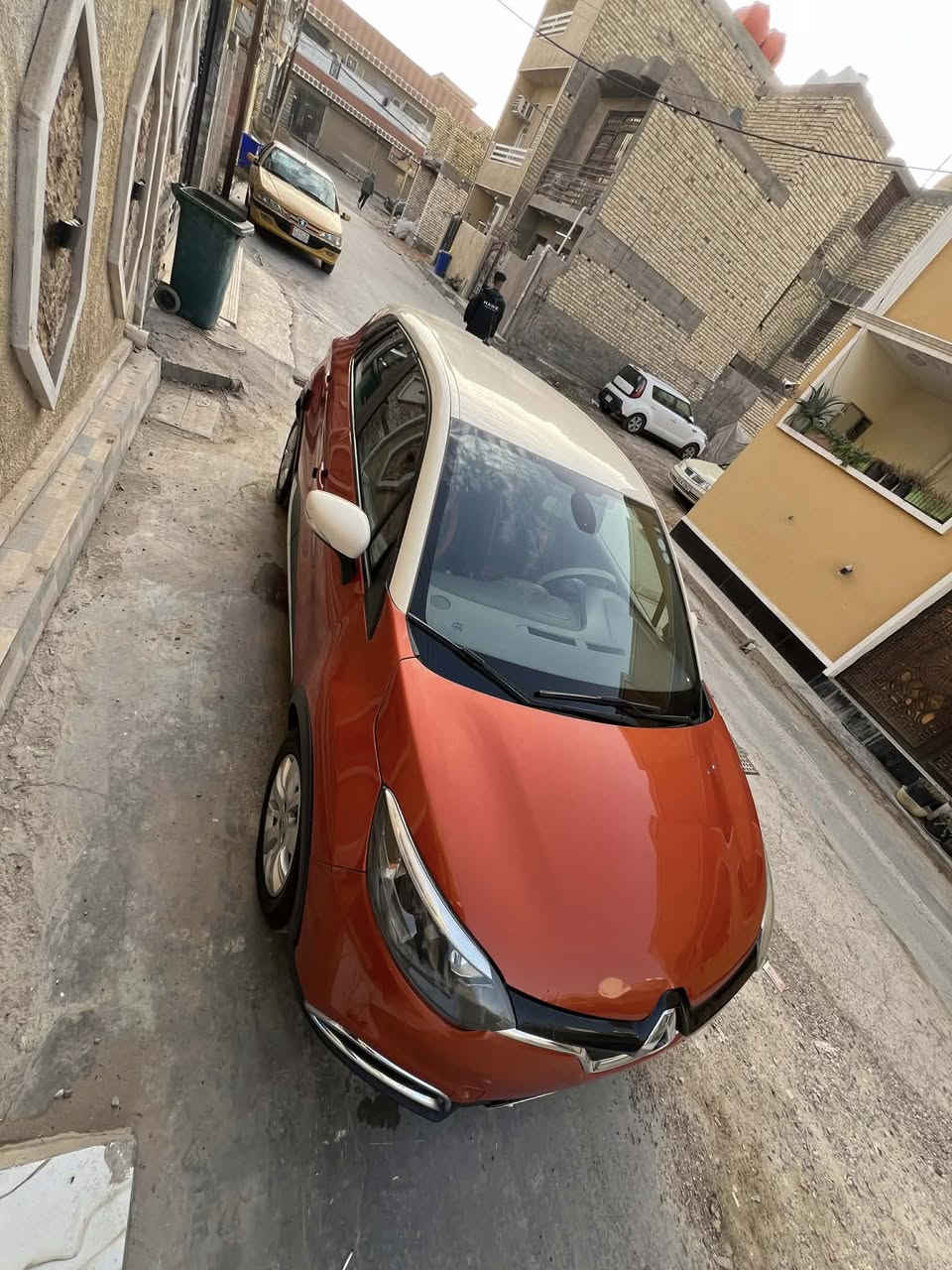 السلام عليكم . رينو كابتشر موديل 2016
مكفوله قطره صبغ مابيها 
بصمه 
يعني سياره جاهزه رقم اربيل 
داخل برتغالي دشبول لد بيبان لد كير + مكينه كفاله السياره ب اسم ابنيه يعني السياره مال بيت 
السعر . 95 وبيها مجال

***********
