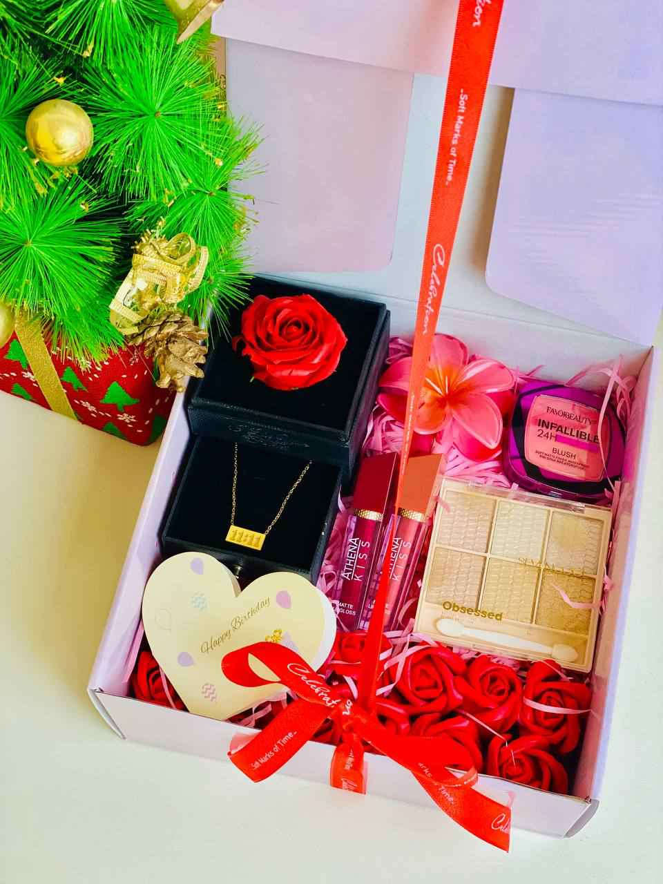 "💐 هدايا عيد الحب 💐

😍تستـاهـل دلـوعـتك هيـچ بوكـس 

بوكس صغير قلادة وقت الأماني  11:11 🫂 بكج باليت 🎀 قطعتين حمر 💄 بلاشر باربي 🫦 قراصة الشعر على شكل وردة 🌸 

 كارت العبارة حسب طلب ك/ج 🪐 ابو الخصيب, البصرة


**إذا كنت صاحب هذا الإعلان وتريد حذفه لأي سبب، رجاءا أرسل رسالة إلى الدعم الفني**