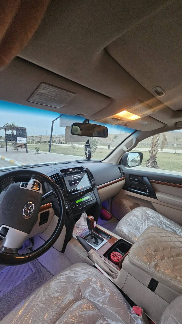 السلام عليكم
لاندكروز 2013 بريم أصل ساز ام الطفايه ماشيه ١٥٨ الف حقيقي ومعروفه مواصفات ال بريم سياره بيها ربع جاملغ رش بدون دواخل وباب الأمامي مال سايق  تعيار فقط سياره كشرها نظيف حتا الدعاميات ما مصبوغات بلادي 
السعر : ٣٨٥ وبيها مجال 
تلفون : ***********
واتساب: ***********
